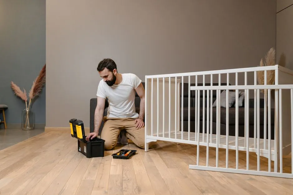 Assemblage d'un meuble dans une pièce
